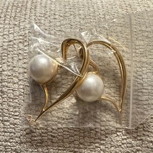 Elegant Gold and Pearl Heart Earrings